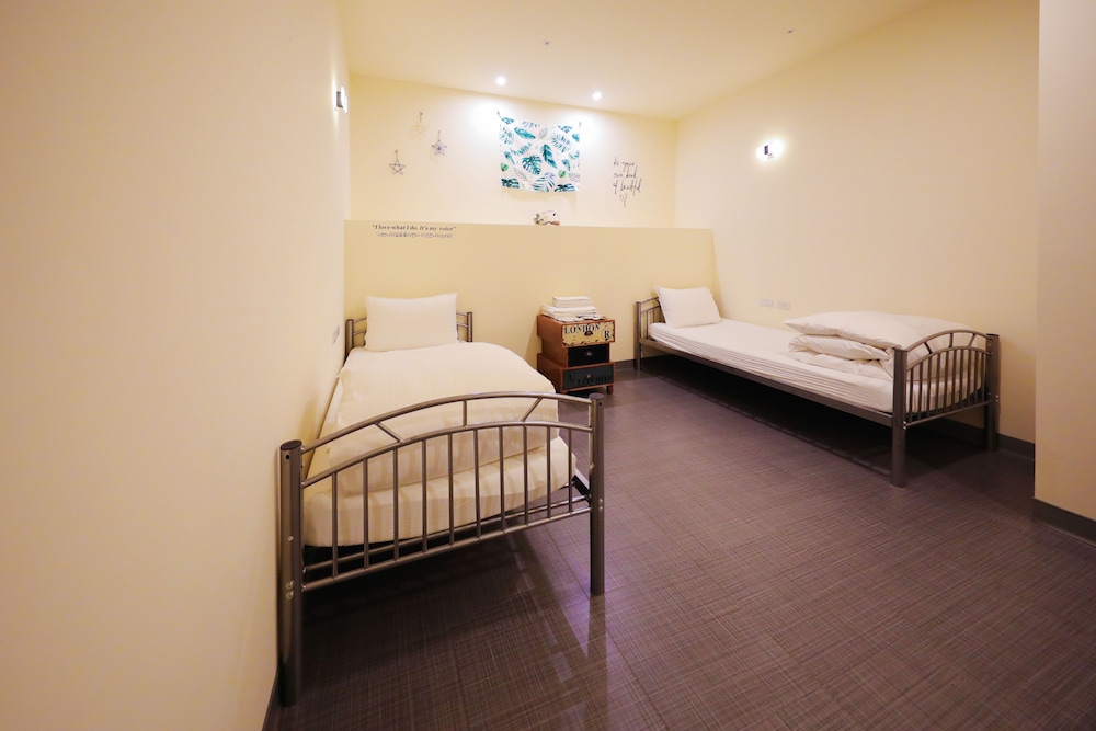 Twin Room, Shared Bathroom photo 2