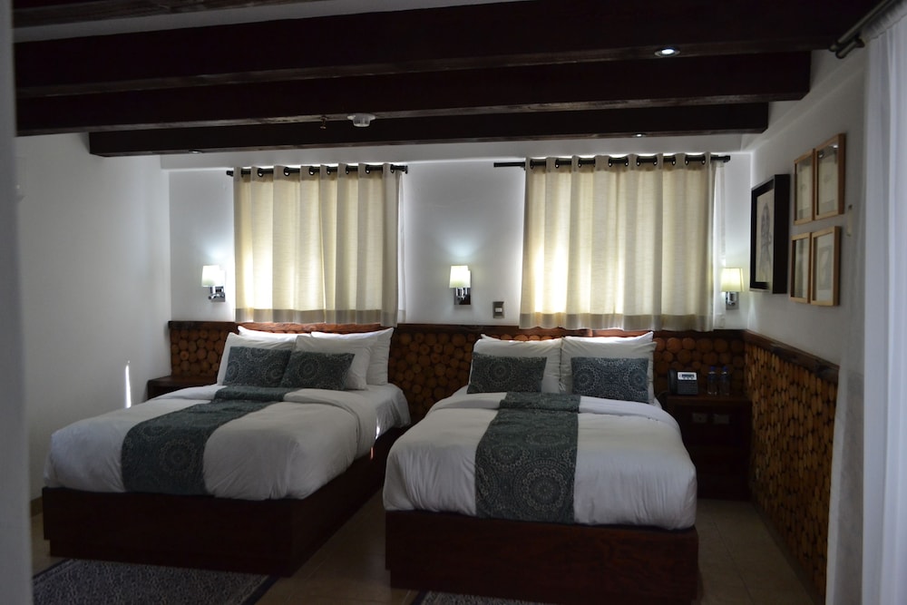 Room, 2 Double Beds photo 2