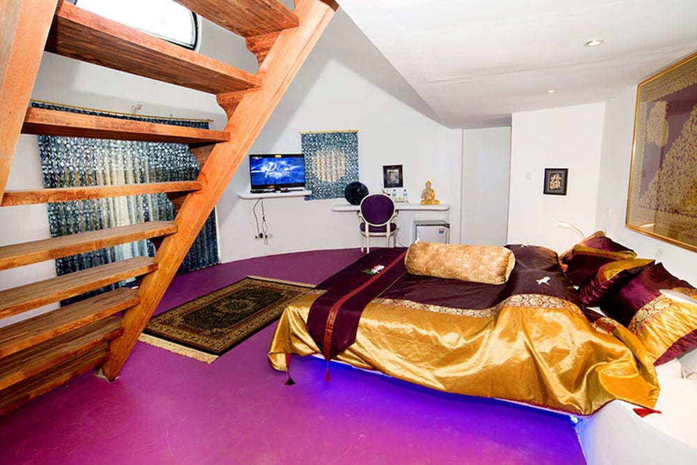 1 Bedroom Loft Jacuzzi Villa photo 3