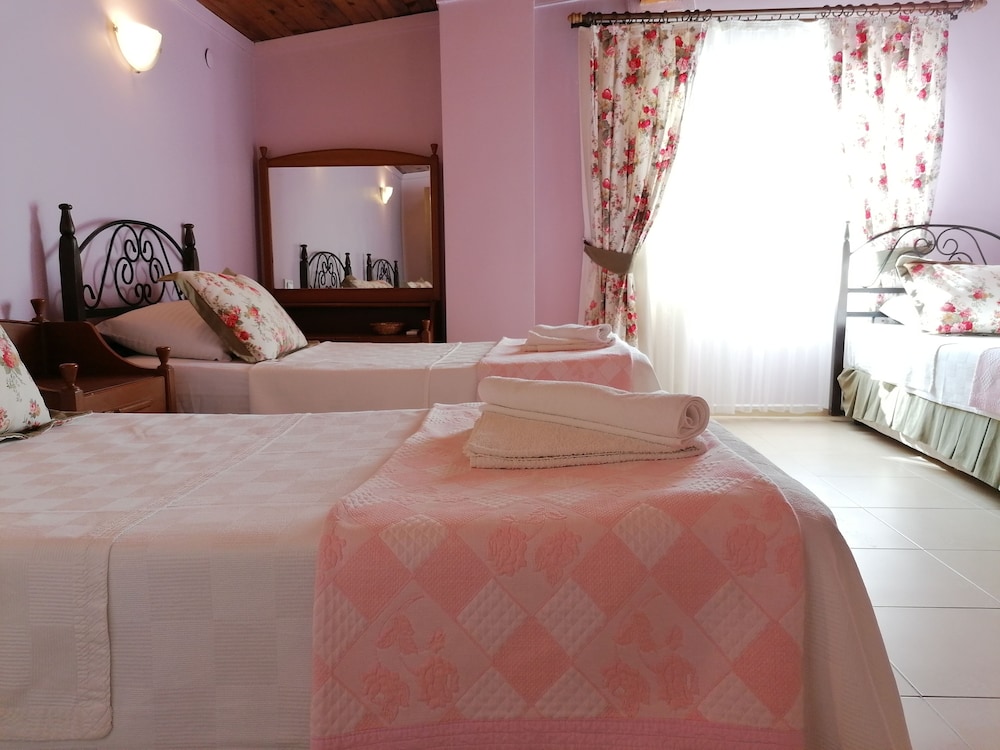 Triple Room - Photo 1