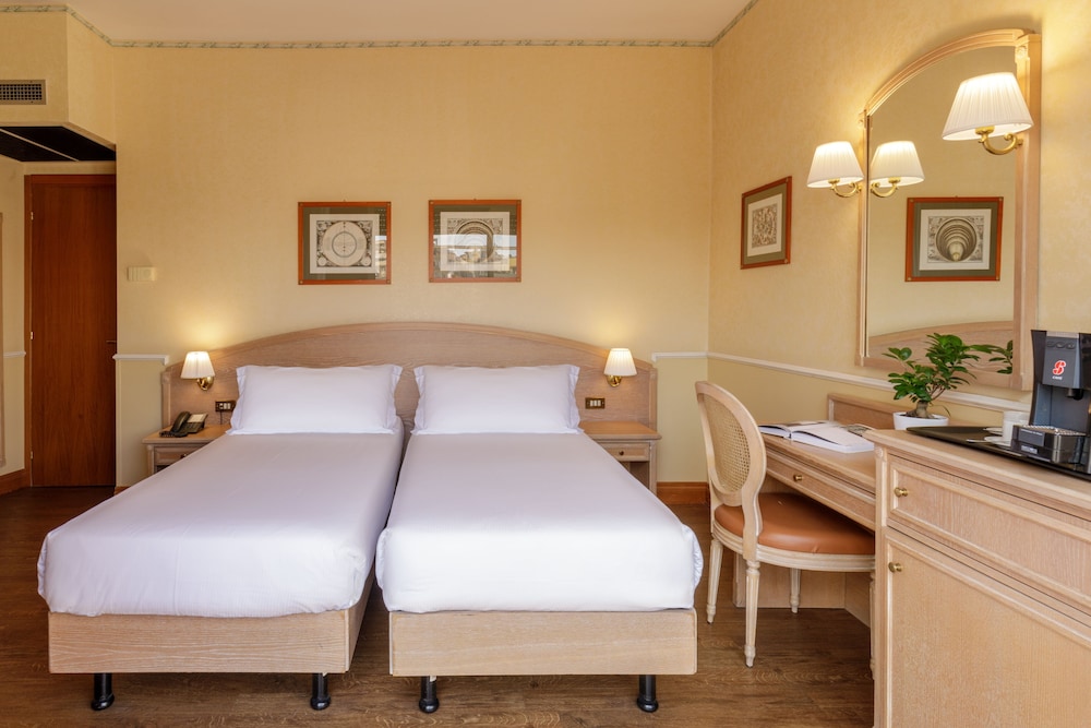 Superior Double or Twin Room photo 2