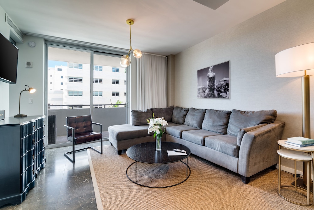 One Bedroom Suite with Balcony - Photo 10