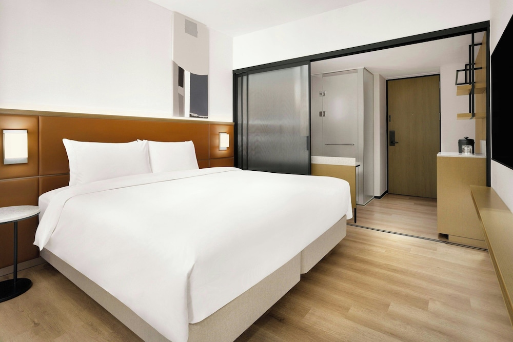 Room, 1 King Bed photo 3