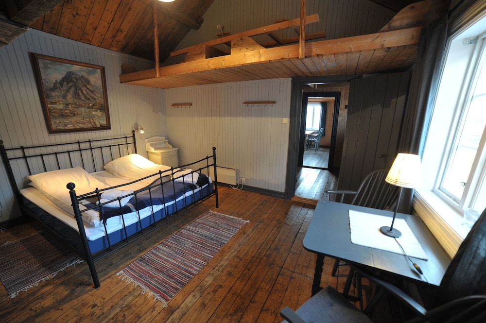 2-bedroom Comfort rorbu cabin photo 1