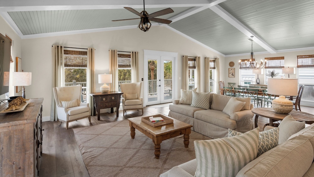 House, Multiple Beds, Pool Access, Pool View (Sage Haven)
