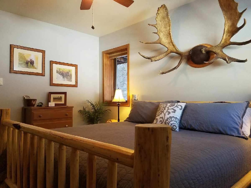 Superior Room, 1 King Bed photo 2