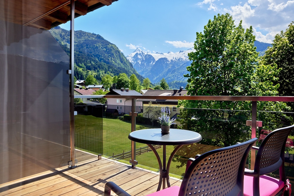 Family Suite, Balcony, Mountain View photo 3