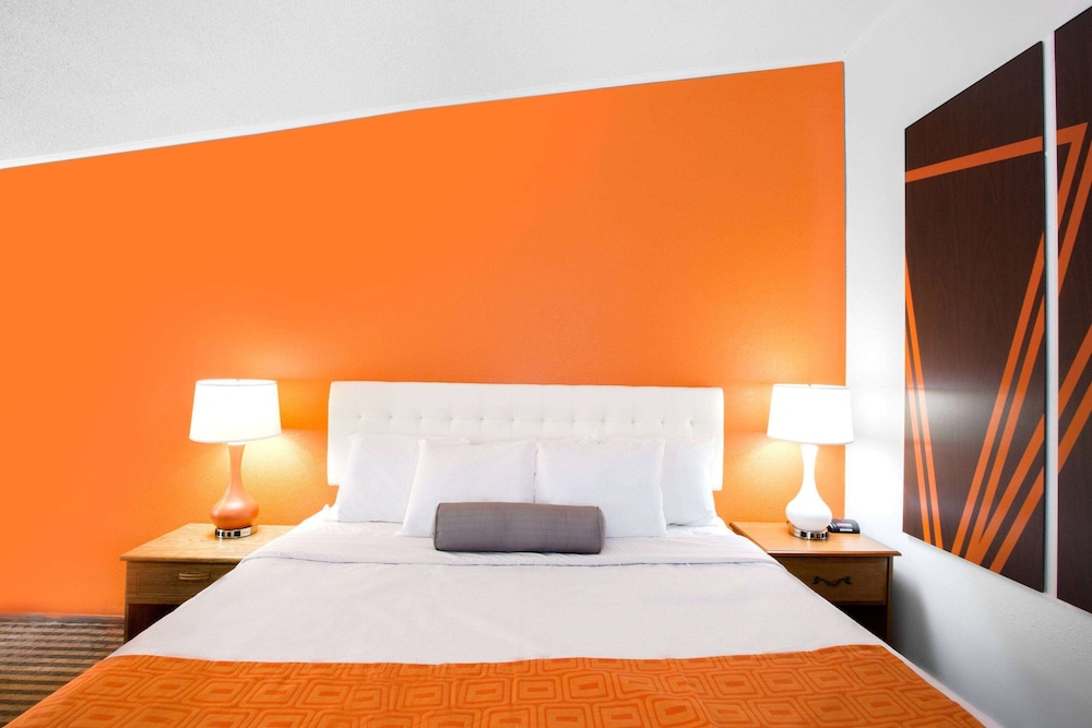 Standard Room, 1 King Bed - Photo 3