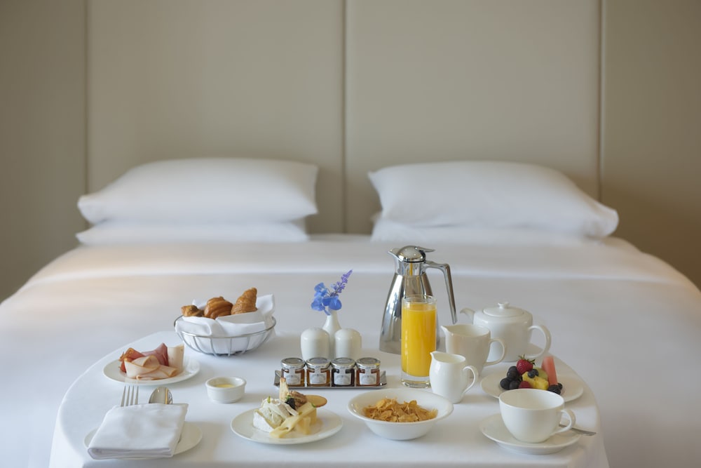 Deluxe Twin Room- Free Breakfast & Lounge Access photo 3