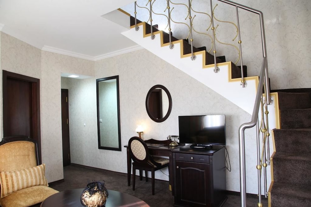 Deluxe Maisonette with Hot Tub
