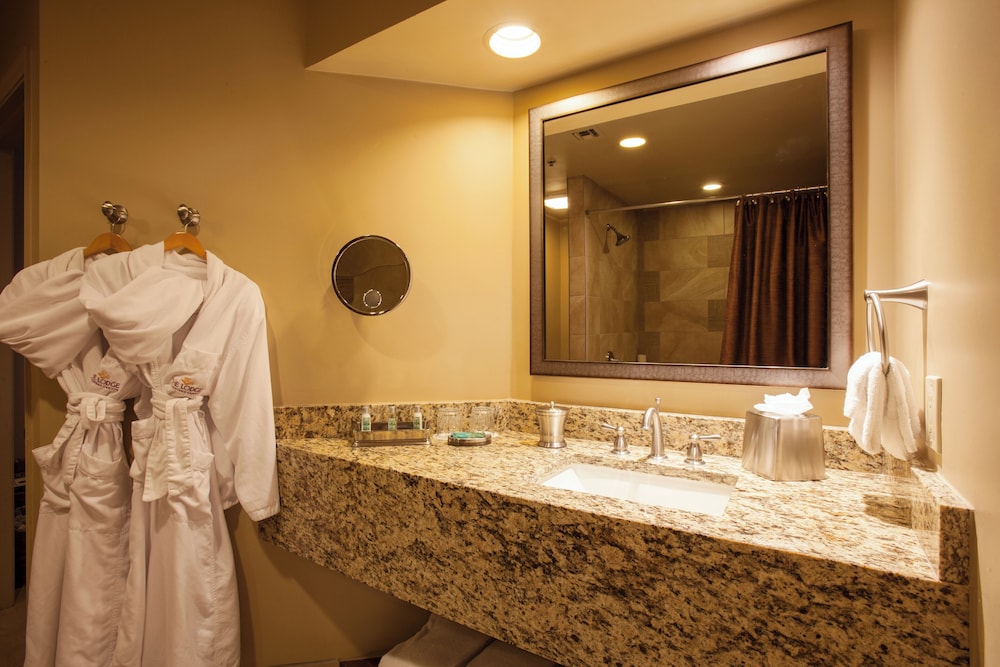 Room, 2 Queen Beds, Mountain View - Photo 7