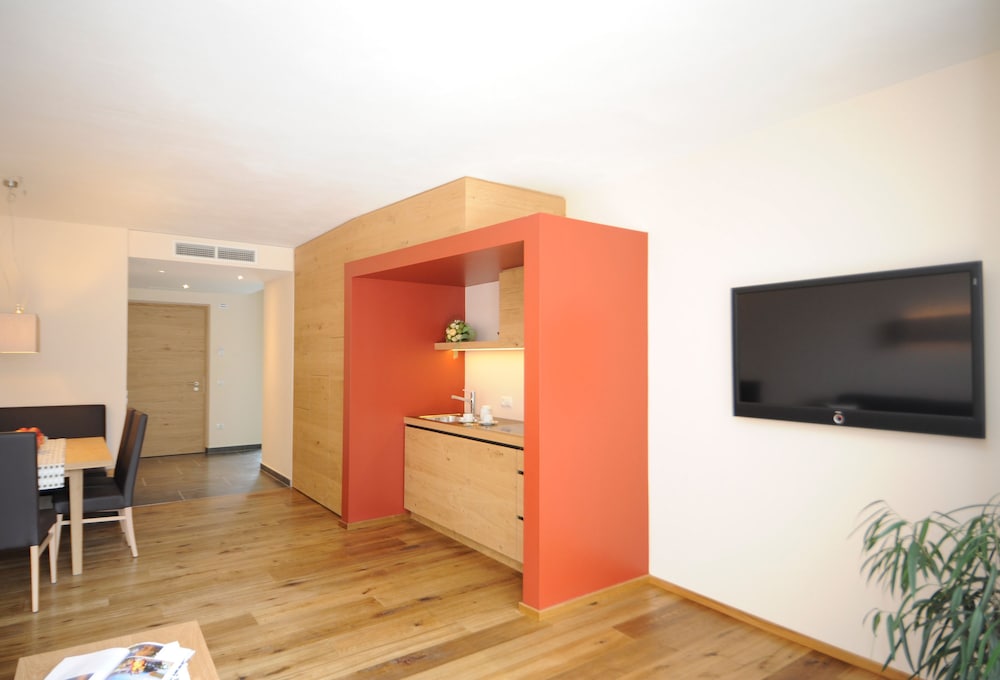 Luxury Apartment, 2 Bedrooms (Garden Loggia) photo 3