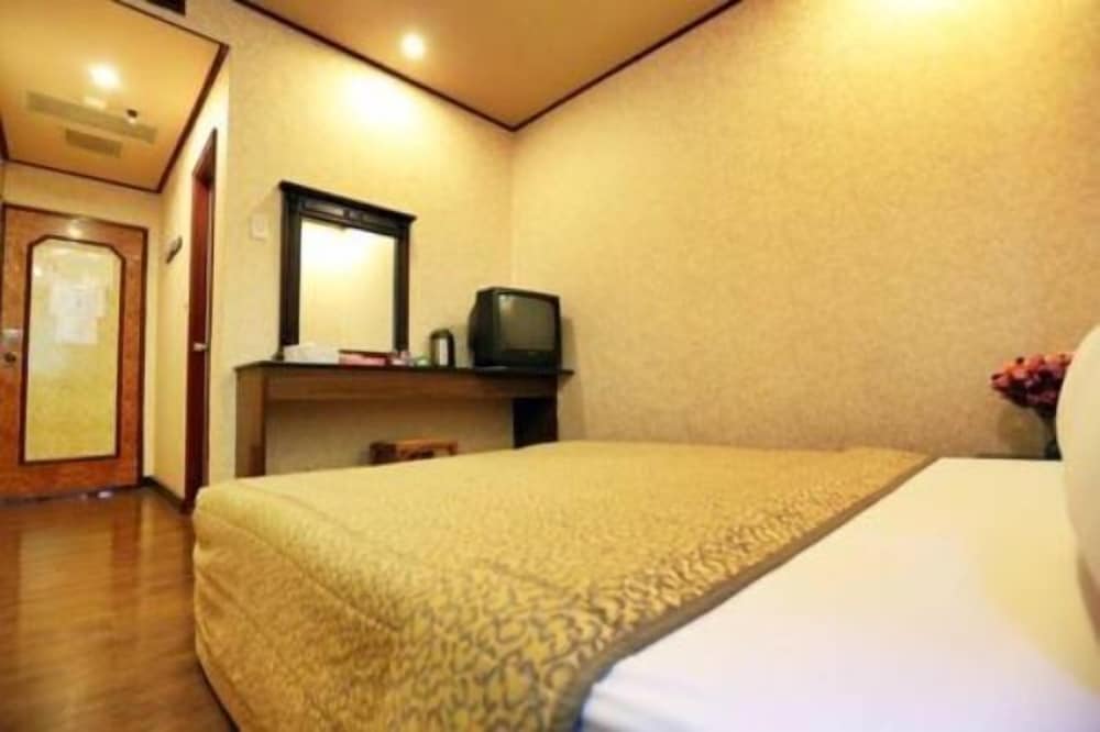 Economy Single Room, 1 Large Twin Bed