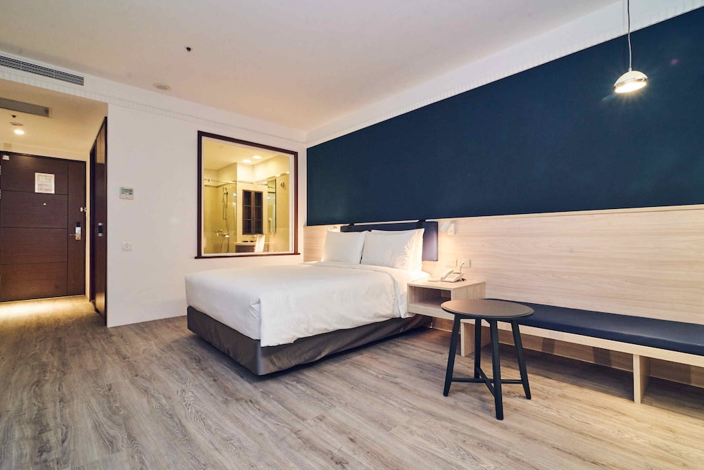 Standard Double Room ( No Window ) photo 3