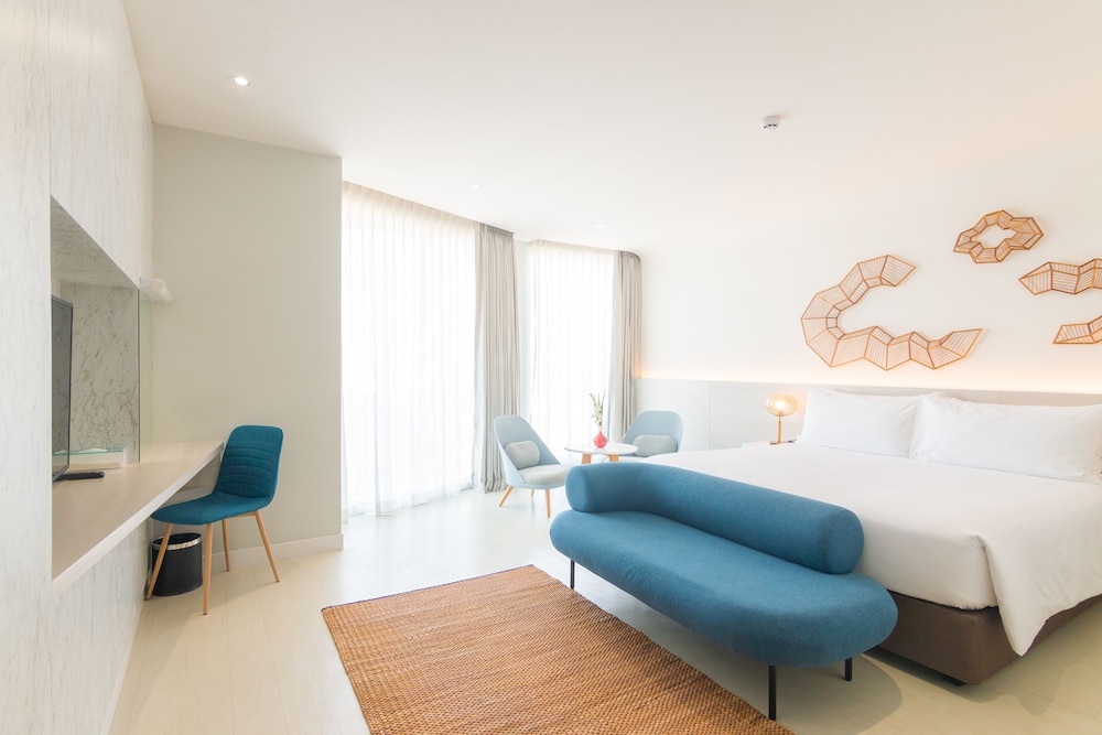 Corner Suite - Photo 1