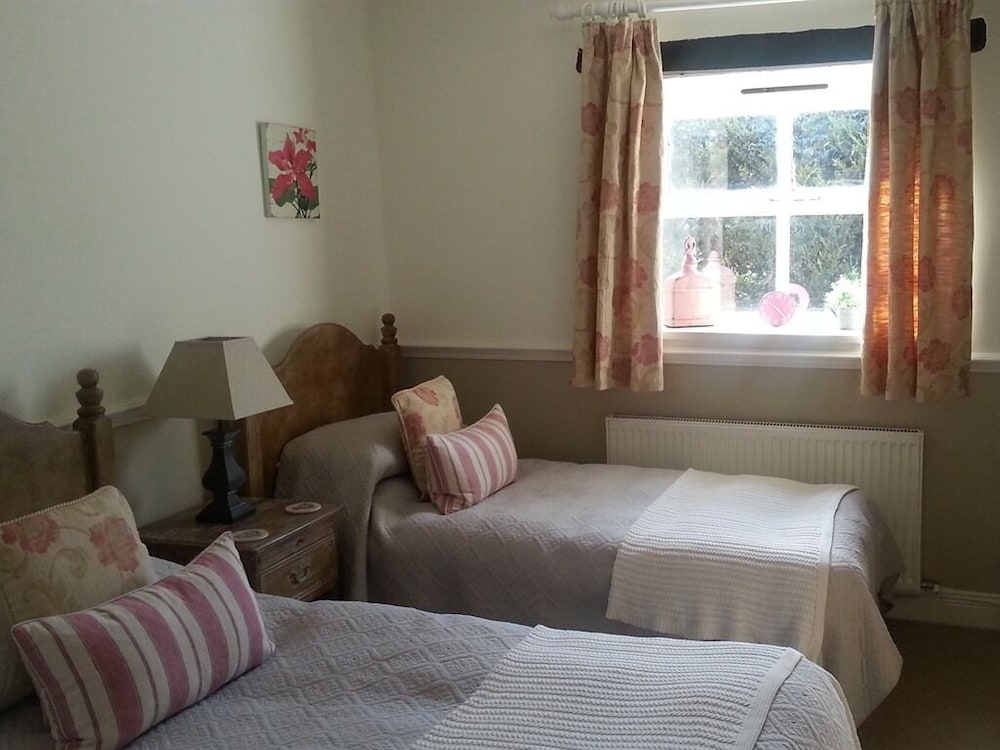 Standard Twin Room, Ensuite (Superking) photo 2