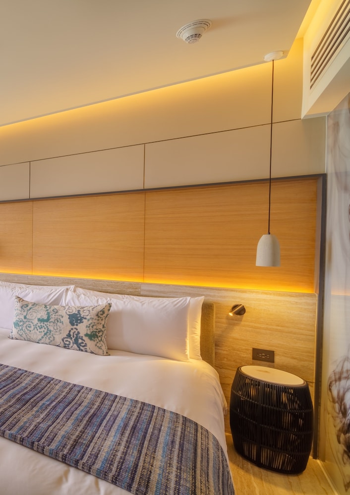 Room, 2 Double Beds, Ocean View (Balcony) - Photo 5