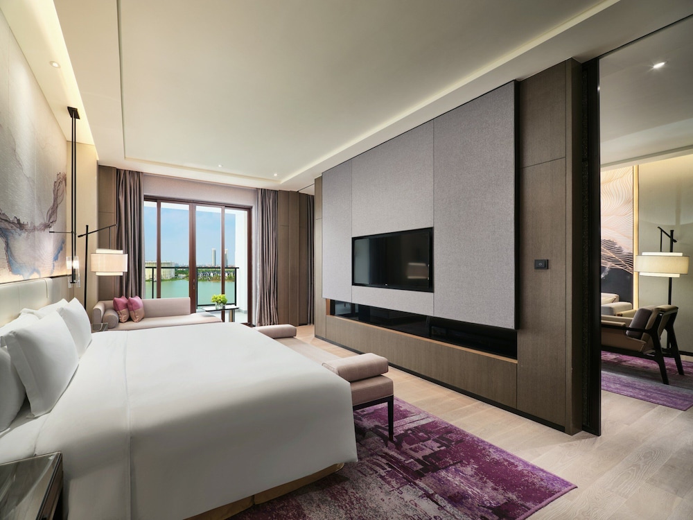 Junior Suite, 1 King Bed (Additional Living Area) - Photo 1