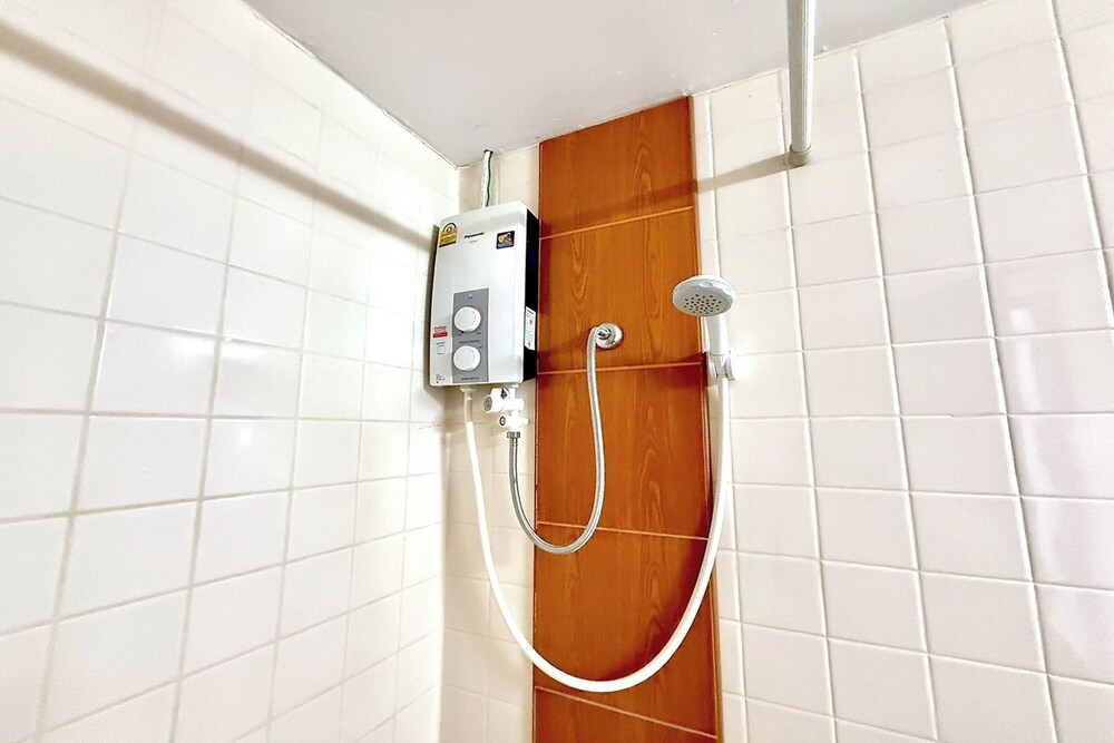 Standard Twin Room - Photo 13