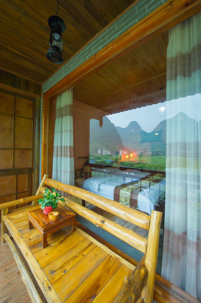 Deluxe Balcony King Room With Ricepaddy View photo 2
