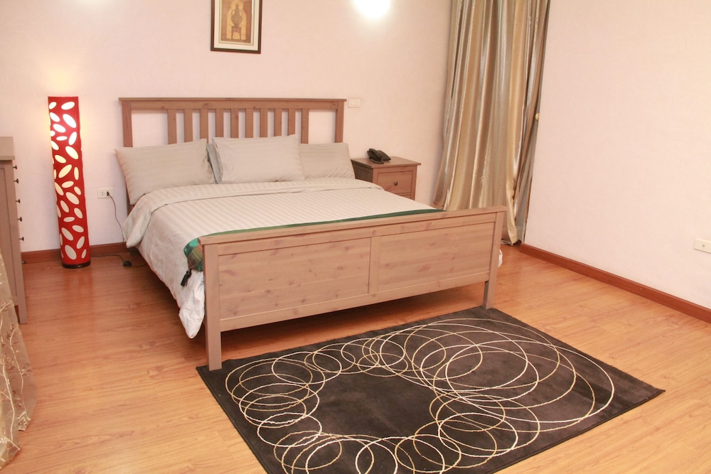 Business Suite, 1 King Bed photo 1