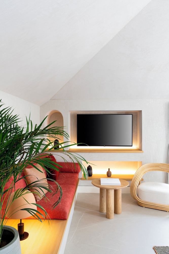 Suite with One King Bed and Terrace (Non Smoking) photo 3