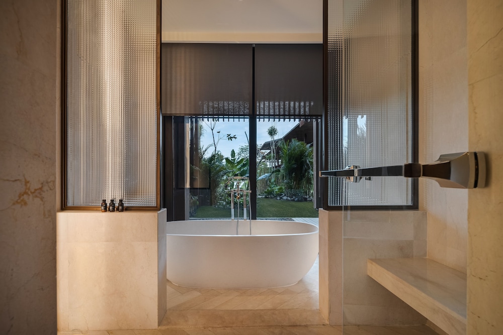 Tropical Garden Suite photo 3