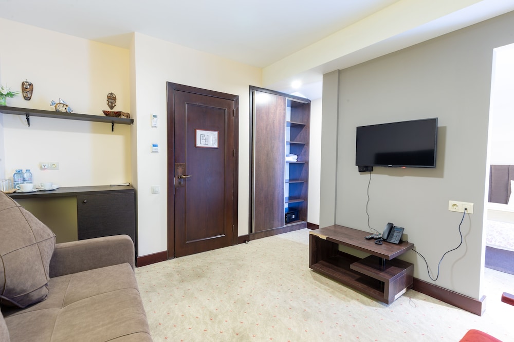 Family Quadruple Room, Multiple Beds, Non Smoking, Garden View photo 3