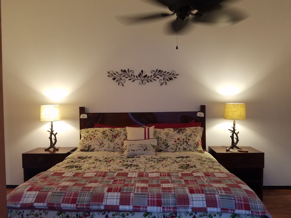 Luxury Bungalow, 1 Bedroom, Fireplace, Lake View (Punawai Hale) photo 3