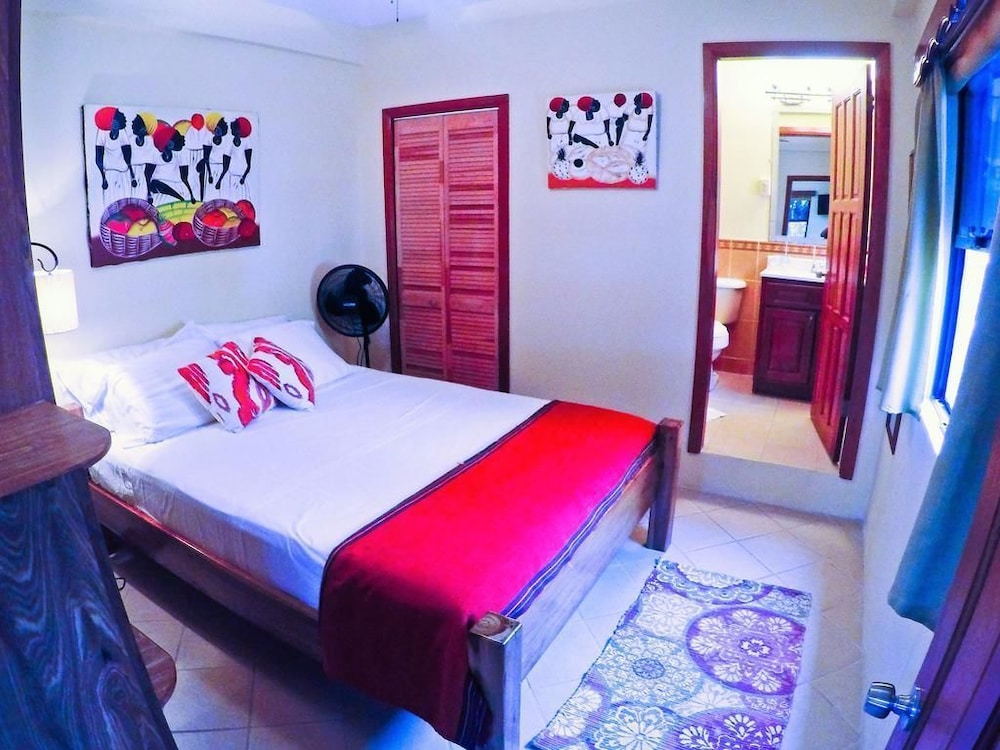 Economy Apartment, 1 Queen Bed, Kitchen (Canal Front) photo 1