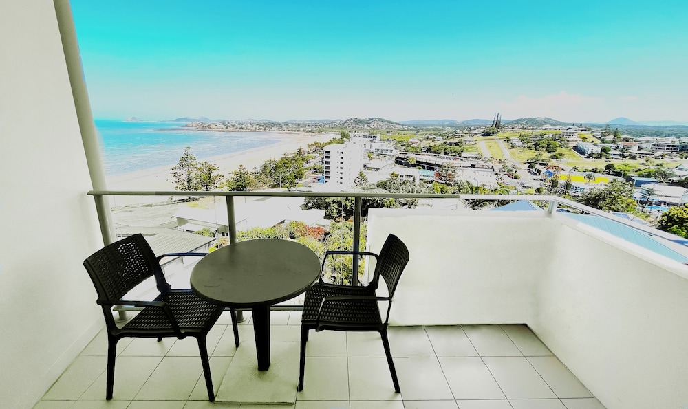 1 Bedroom Apartment Water Views photo 3