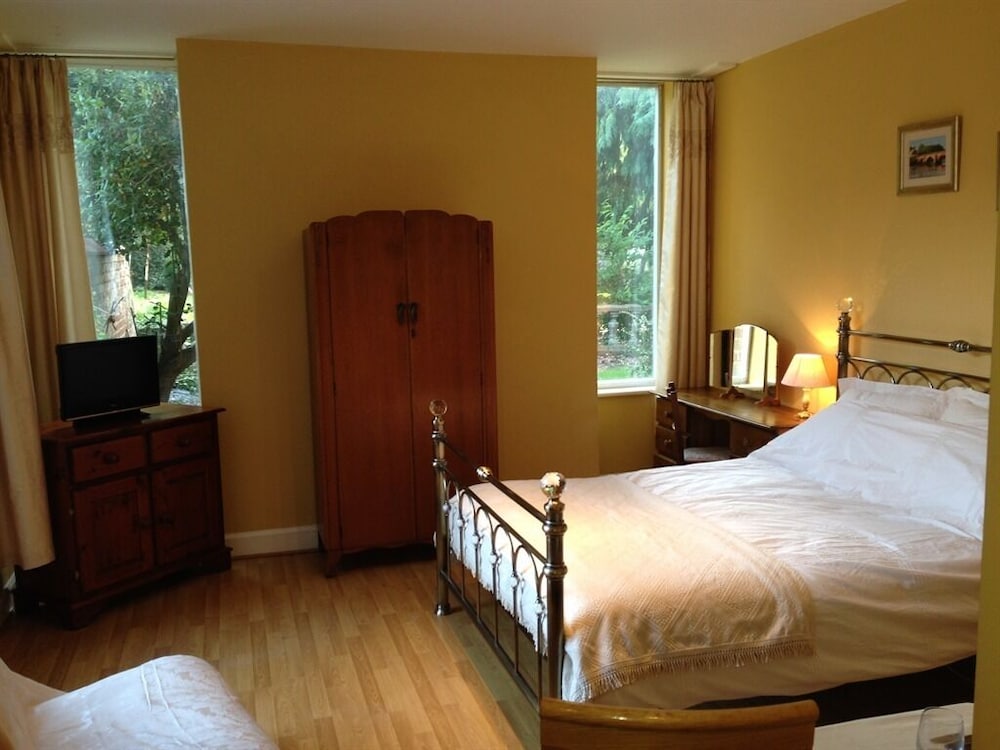 Studio, Private Bathroom, Garden View (GroundFloor-Self catering) photo 2