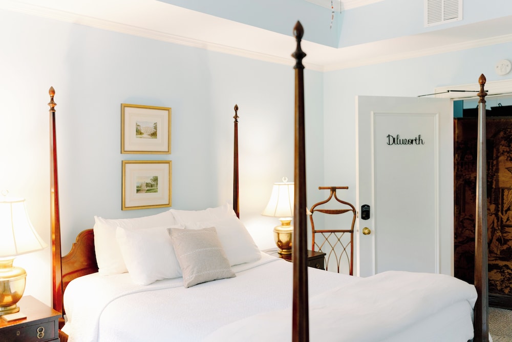 Room, Private Bathroom (Dilworth)