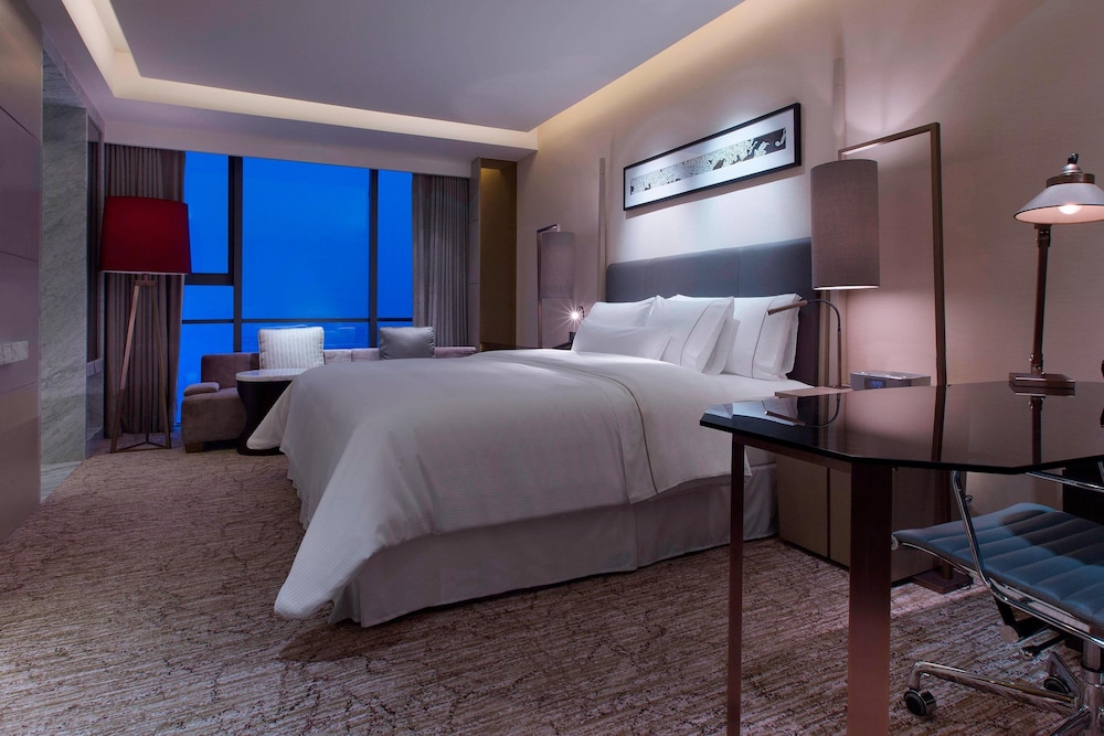 Club Room, 1 King Bed photo 2