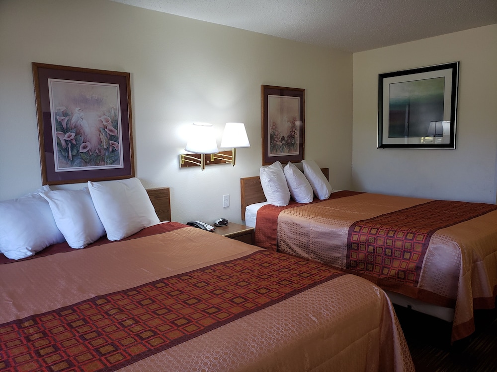 Room, 2 Queen Beds, Non Smoking - Photo 3
