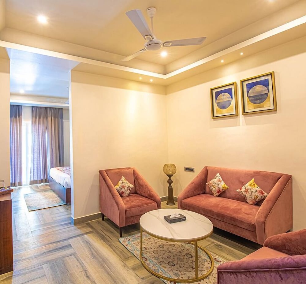 Honeymoon Studio Suite