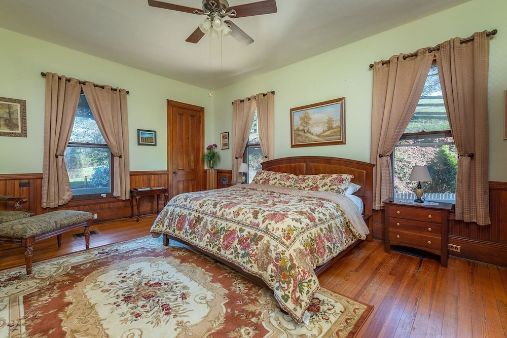 Deluxe Studio Suite : Vanderbilt Suite S6 photo 1