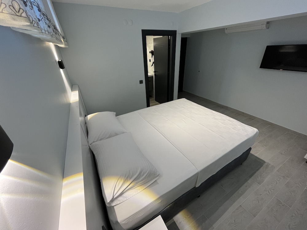 Economy Double Room, Basement photo 3