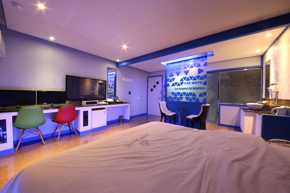 Standard Room (Base Occupancy is 2 pax, Extra Person Fee 10,000 KRW) photo 2