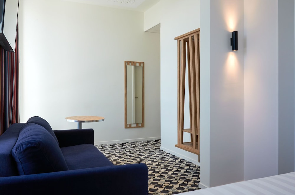 Suite - Photo 3