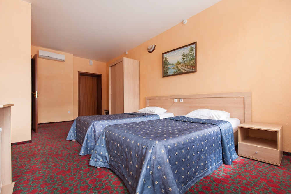 Standard Double or Twin Room photo 2