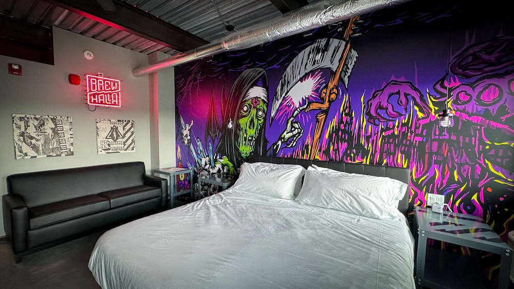Single Room, 1 King Bed with Sofa bed photo 1