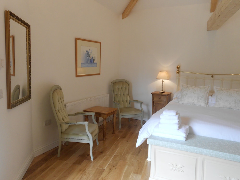 Exclusive Double Room, 1 King Bed (Pencarrow) photo 1