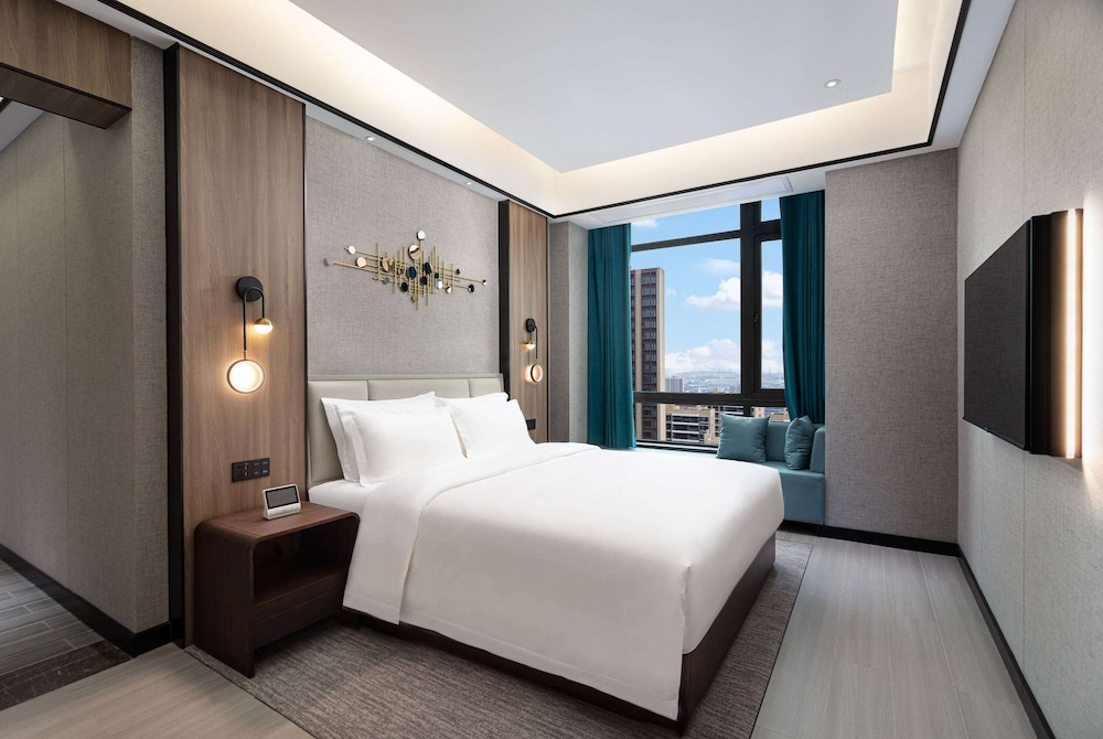 Suite, 1 King Bed, Non Smoking photo 1