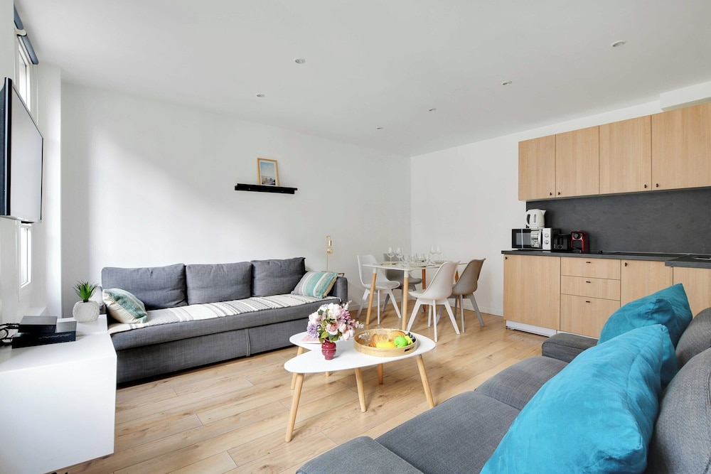Apartment photo 2