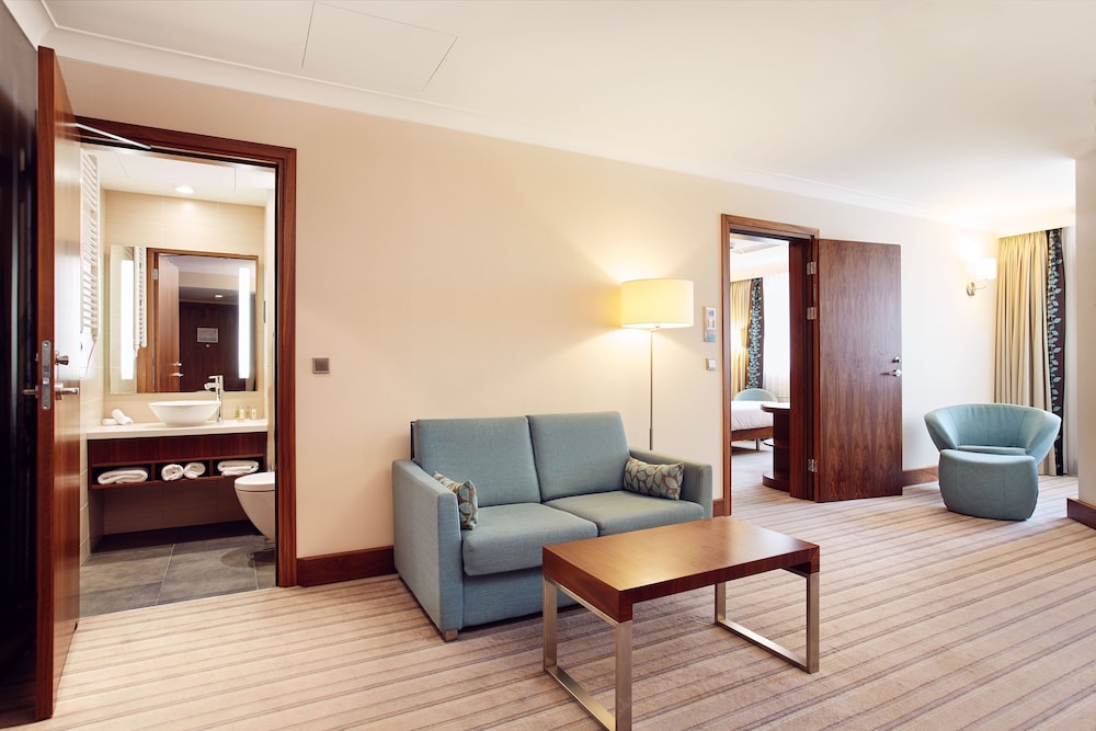 Suite, 1 Bedroom - Photo 6