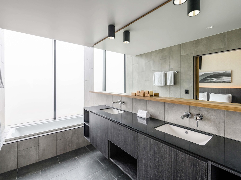 Suite, City View thumbnail 5