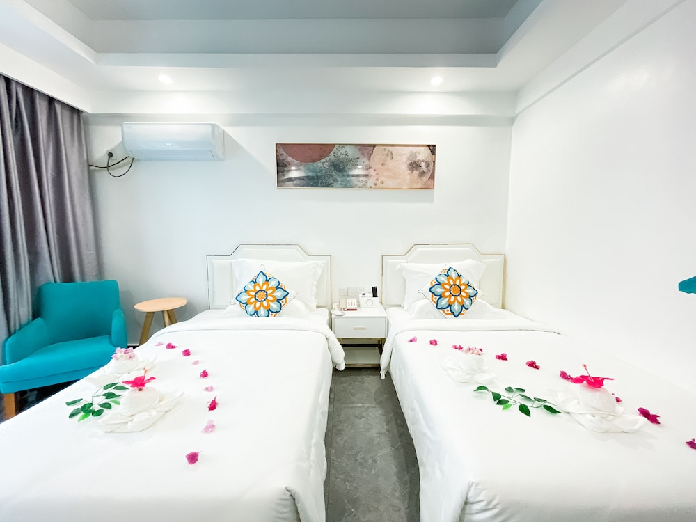 Deluxe Twin Room photo 3