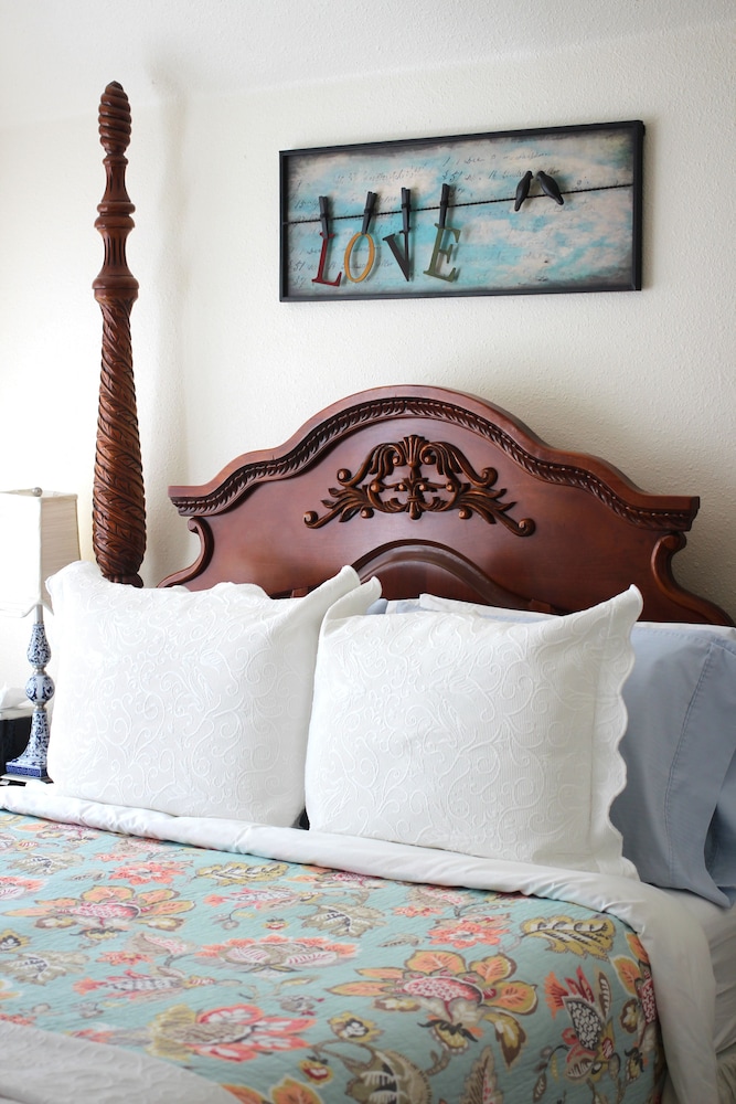 Traditional Suite, Ensuite, Mountain View (Driftwood-5) photo 3