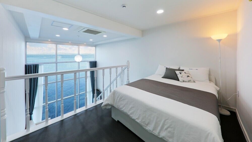 Room (A-202 duplex spa) - Photo 11